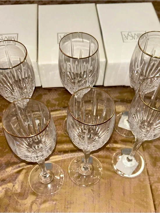Mikasa Golden Lights Crystal Wine Glasses with Gold Rim - Set of 6 - Picture 5 of 5